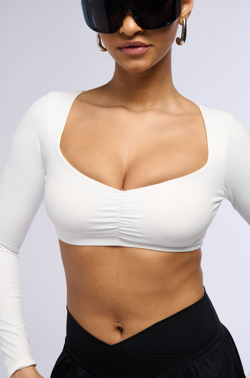 PAXTON LONG SLEEVE YOGA CROPPED RUCHED SHIRT