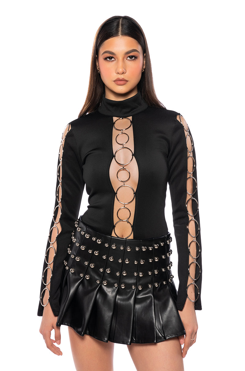 SILVER RING MOCK NECK KNIT TOP